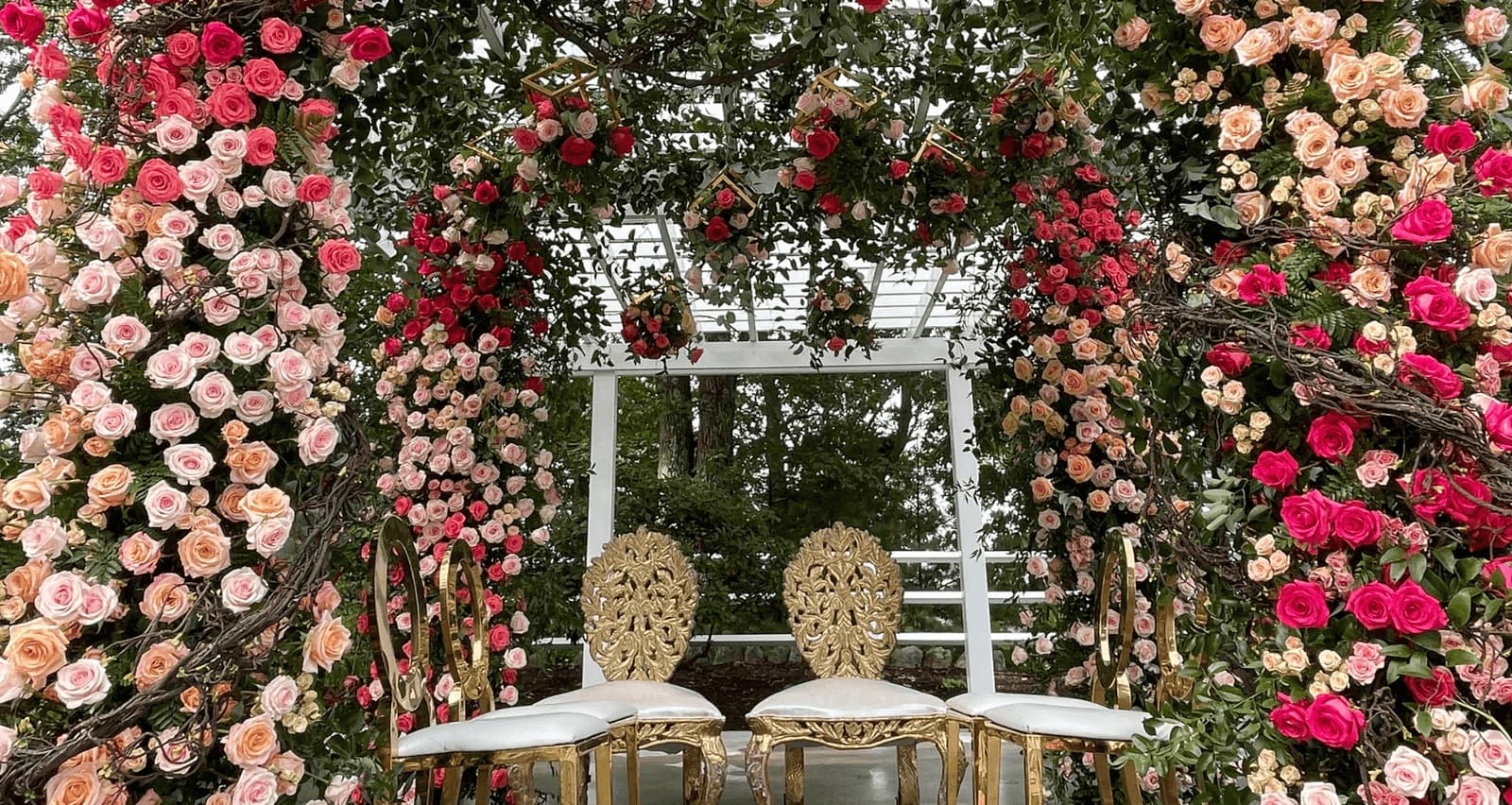 How to Choose a Floral Palette That Matches Your Wedding Theme and Season