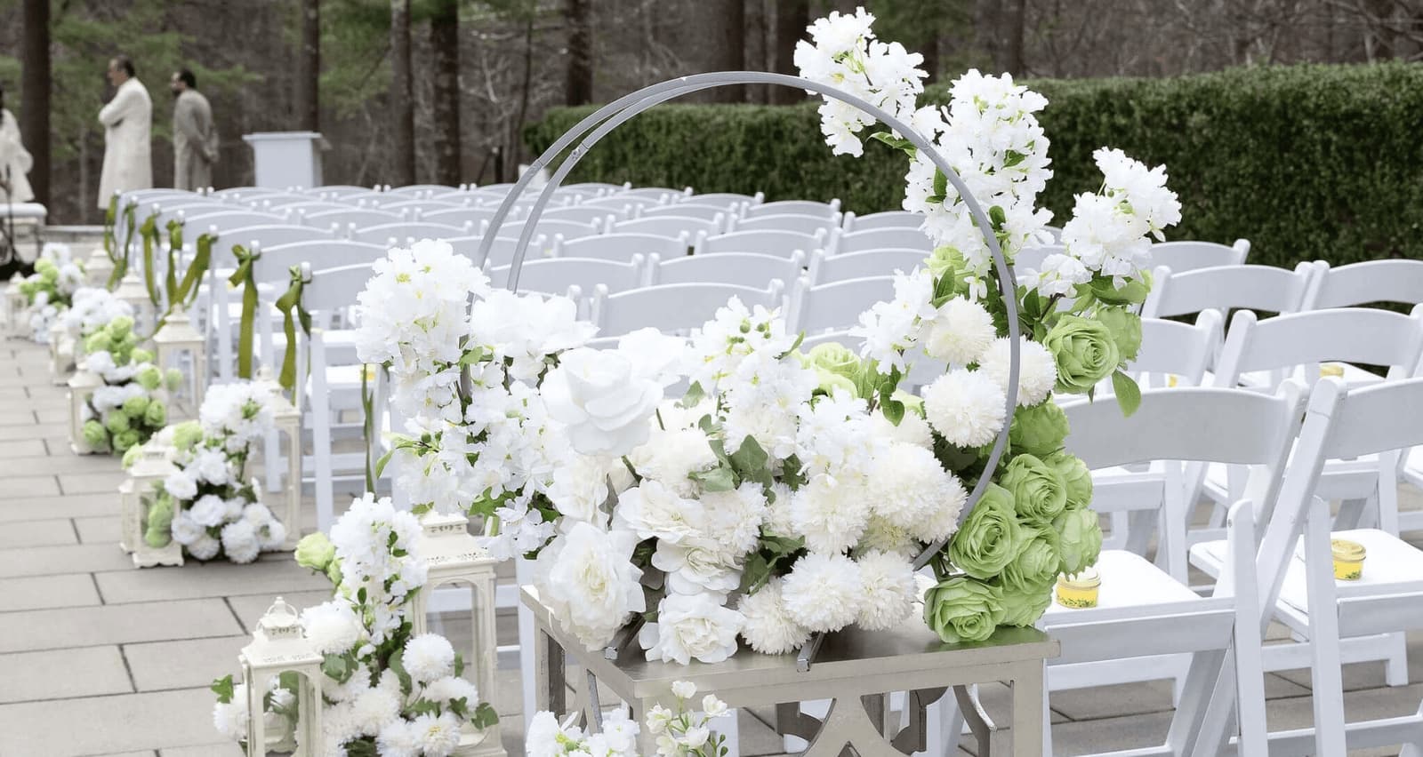 Why Tropical and Botanical Wedding Themes Are Trending This Season
